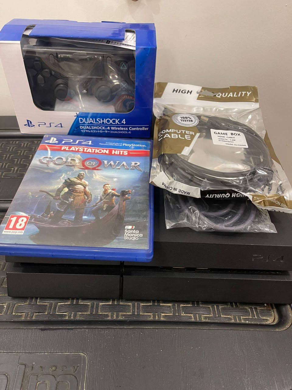السلام عليكم للبيع بلي ستيشن 4 كامل مابي اي نقص ويا قرص Good of war وجوستك جديده اغراضه جديده نضافه 95٪ لسعر 190 وبي مجال لمكان لغزاليه *********** لتواصل
