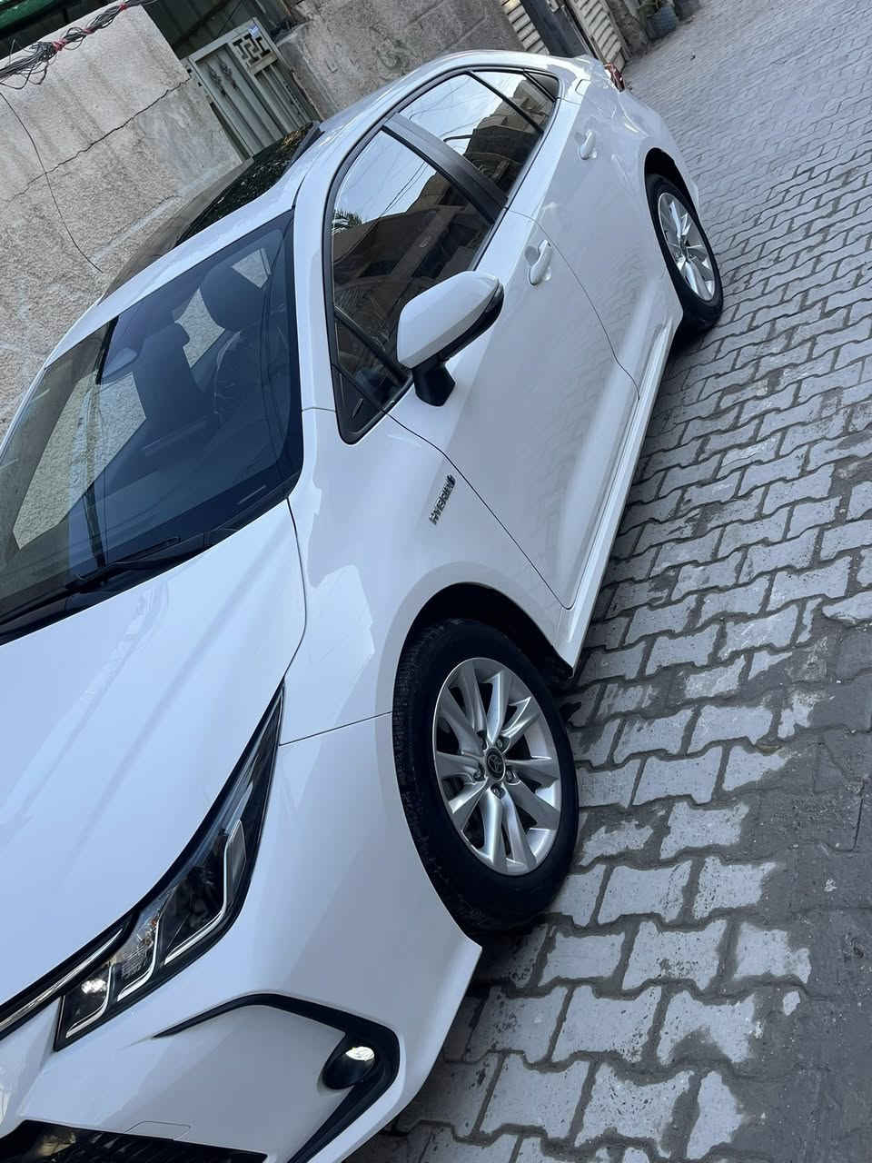 السلام عليكم
كورلا هايبر موديل 2024 خليجي مكفولة من الضربة وصبغ 
مااشيه 20.000
رقم بغداد بسمي 
فول مواصفات 
محرك 1800cc
فتحة
بصمة + دخول ذكي
لد زينون امامي لد خلفي 
هند بريك دكمه +اوتو هولد
تبريد امامي خلفي
شاشة كبيرة كار بلي+ كاميرا خلفية
رادار + وقوف ذكي 
ثلاث وضعيات قيادة نورمال +ايكو +EV مود
تحكم استيرن
مري كهرباء + اشاير بالمري
العنوان / بغداد 
رقم تلفون ***********☎️
