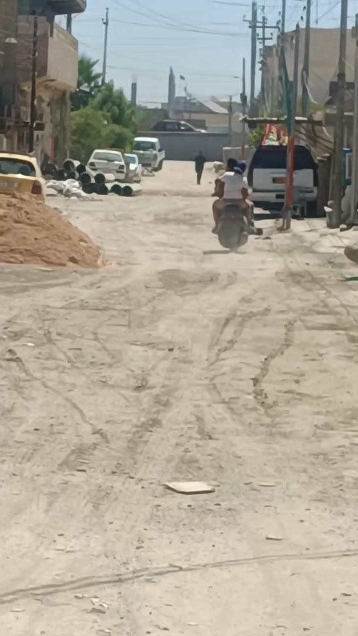بيت للبيع مساحة 200 متر تريده استثمار تريده تفليش (قطعة) بين الجسر ومستشفى التركي وقريب عالجمعية موقع مميز للاستفسار الاتصال على الرقم فقط بلا مراسلة ***********
