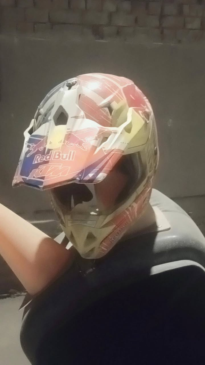 السلام عليكم 
تايكر موديل ٢٣ دراجه متروكه من زمان اوراق سكنر مكينه صارلها شهر مجفته 
صندوك دلفري +خوذه+بدله مدرعه كامله٤٥٠وبيها مجال قليل ***********
