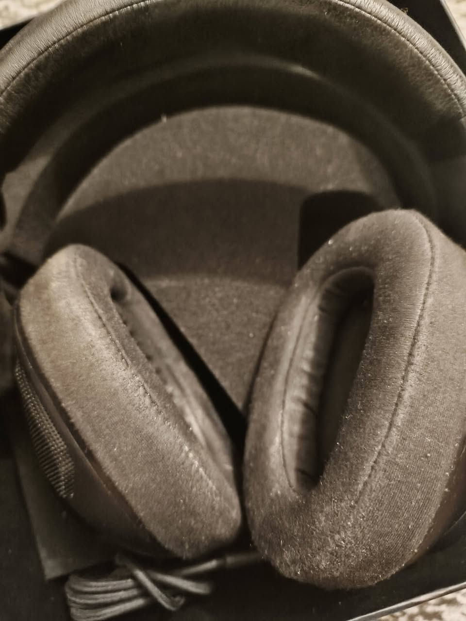 السلام عليكم اغراض متنوعة للبيع البعض منهم اشتريتهم بوقتها واستخدمتها لفتره قصيرة والبعض غير مستخدم على الاطلاق مع الفحص ومن ثم تشتري إنّ شاء الله ... ملاحظة مكاني الشعب وممكن اوصل للقاهرة او باب المعظم لايوجد لدي توصيل 
اولا سماعة  
EPOS H6Pro
واير من سنهايزر السعر 50 وبيها مجال قليل 
ثانيا مايك
Maono AU-PM422
كامل مكمل بجميع غراضة ومحتوياته اشتريته من دار الفن لم استخدمة غير مرة او اثنين السعر 50 الف وبي مجال قليل
ثالثا قلم ابل الجيل الثاني الي يشحن بشكل وايرليس القلم نظيف استخدام شخصي وقليل وعلى الفحص اشتريته من برج العرب من الربيعي  سعر القلم 75 وبي مجال قليل 
رابعا ستاند مايك جيد كذلك اشتريته (للأمانة امازون) لكن اشتريت مباشرة Low profile فـ ما استخدمتة غيرة مرة وحده سعرة 30 الف وبي مجال قليل 
خامسا داك امب 
Fosi k4 mini 
السعر 30 الف وبي مجال قليل كامل وجديد وشغال وعلى الفحص مرتين فقط استخدمتة واشتريت داك وامب منفصلين عن بعض افضل اليّ 
سادسا ساعة رقمية الكترونية شغالة السعر 10 الاف 
للأستفسار اكثر او حاب تطلب اي قطعة ان شاء الله ما اقصر رقمي 
***********
