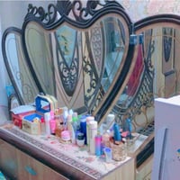 غرفه تركيه متنه كلش وخشبها قوي اناره بالجربايه من جهتين وبالوسط واناره...