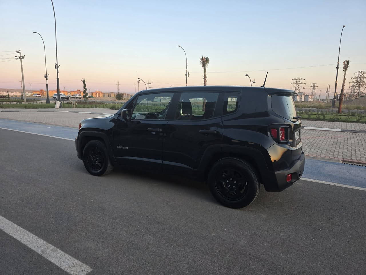 السلام عليكم،
جيب رنيكيد 2019, 
للبيع  — Jeep Renegade Sport 2019
لون أسود — محرك 2400
سيارة نظيفة وعملية جداً، مناسبة للاستخدام اليومي والسفر،
المحرك 2.4 لتر اقتصادي وقوي بالنسبة لحجم السيارة

المواصفات:
جيب رنيكيد موديل 2019 سبورت 
محرك 2400 بنزين
لون أسود مميز
گير أوتوماتيك
صرفية وقود زينه مقارنة بحجم السيارة
مقصورة مريحة ورؤية ممتازة
كاميرا خلفية
شاشة 
بلوتوث و USB
شبابيك ومرايا كهرباء
مثبت سرعة
أنظمة أمان: ABS، مانع انزلاق، ثبات إلكتروني، إيرباگات كلها سليمه
سيارة شبابية، قوية الشكل،
العداد: [١١٥ الف]
الحالة: [بنيد صبغ امريكا وشبر بارد بالعراق بدون اي ايرباگ]
السعر: ١٣٥ $ وبيها مجال
السيارة جاهزة للفحص، والبيع رقم سليمانية
الاتصال: [***********]
