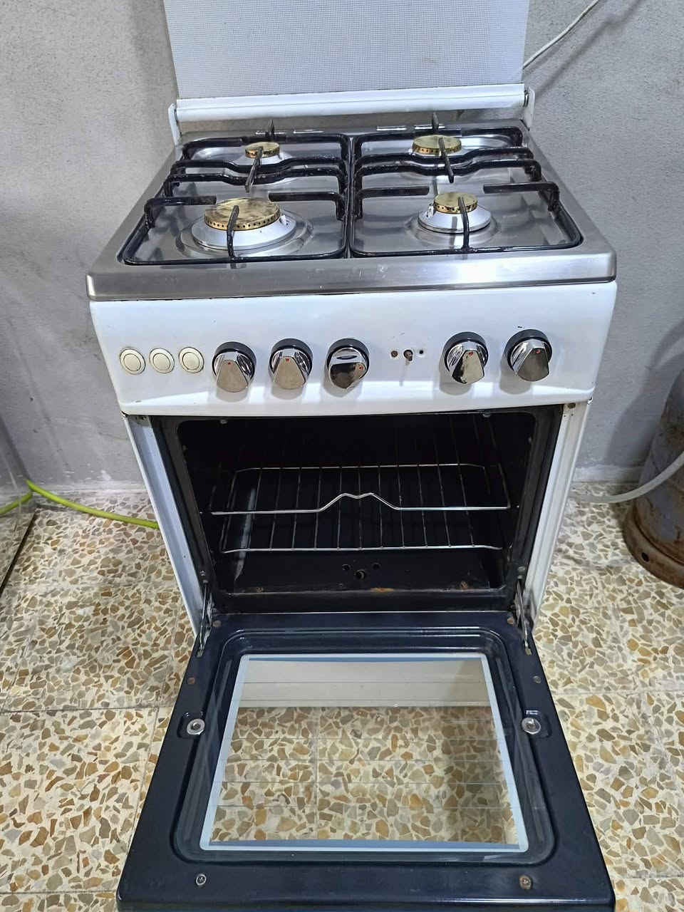 طباخ مصري نظيف جدا شغال كامل عيون وفرن..
نظام بوري..
شغال قداحات وكلوب وشواية
 عنوان موصل جانب الايسر حي القدس الاستفسار عل خاص السعر 125 وبي مجال


**إذا كنت صاحب هذا الإعلان وتريد حذفه لأي سبب، رجاءا أرسل رسالة إلى الدعم الفني**