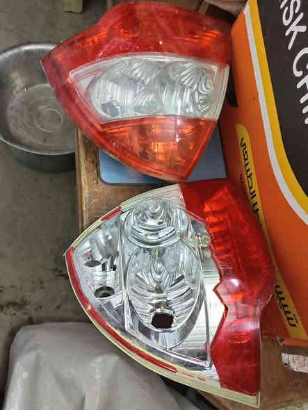 السلام عليكم لايتات مال طيبه نضيفات السعر ١٠ واحد يحتاجله بس كفر العنوان ام الكبر الرقم ***********
