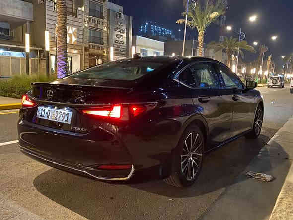 السلام عليكم 
لكزز ES 300 H 2024 هايبرد
السياره جديده فول مواصفات فتحه بصمه كشنات تدفئه تبريد حساسات امامي خلفي رادارات شاحن وايرليس توقف ذاتي قياده ذاتيه …الخ 
ماشيه ١٠٨٠٠ 
محرك 2500 هايبرد
اقتصاديه التفويله تمشي ٩٠٠ كيلو 
حادثها موضح بالصور صبغ ربع بنيد ايرباك ستيرن وراجع بلادي
وبيها بارد وتكحيل بالبابتين اليسره
مكانها السيديه
السعر 295 وبيها مجال
***********
