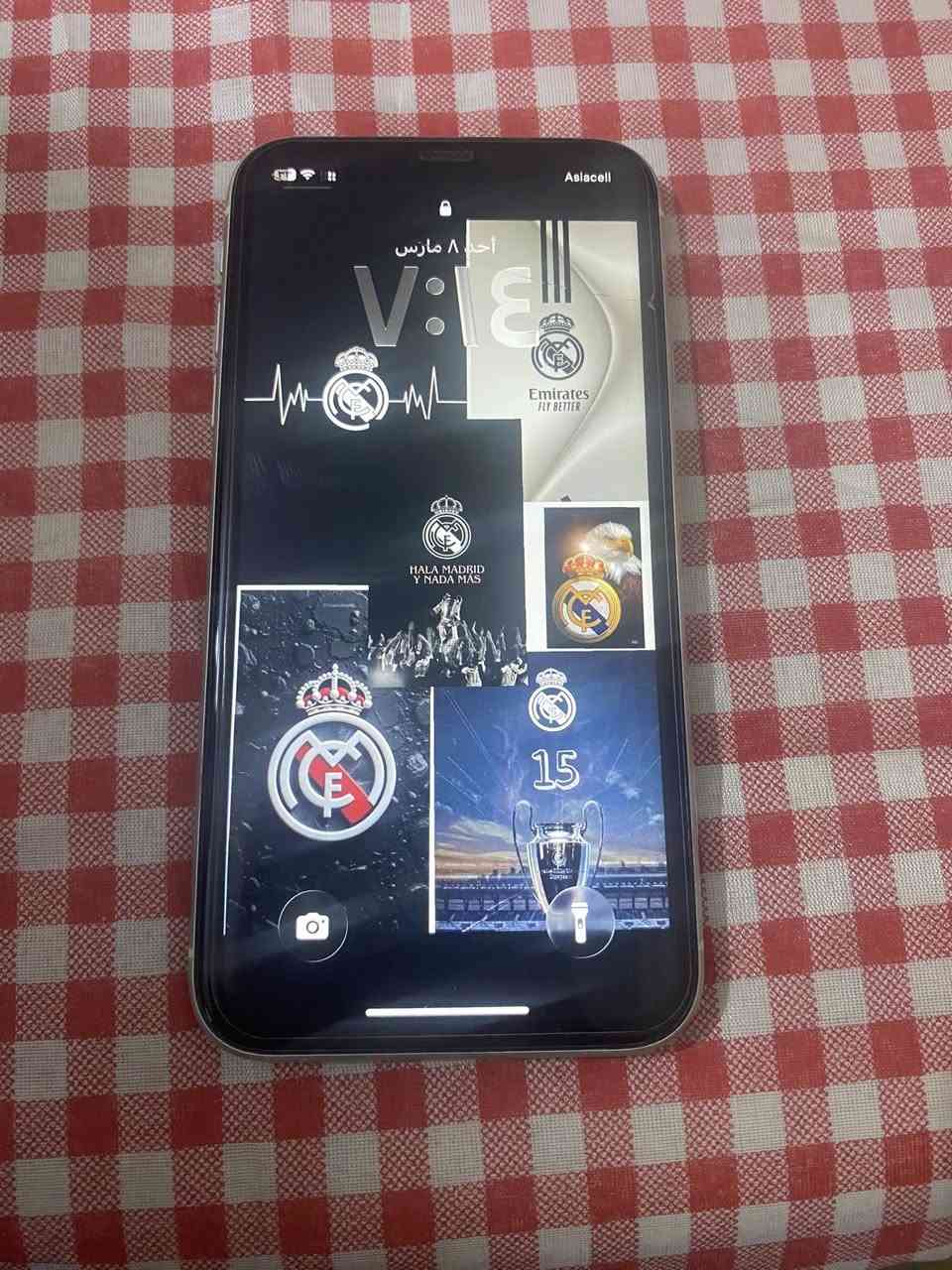 تلفون آيفون 11 عادي 
بلادي ما مفتوح 
بطارية 93 / السعر 300 و بي مجال بسيط

صاحب التلفون هذا حسابة Mhmodd Alsamrae 
وهذا رقمه و اتصلو عليه 
***********
