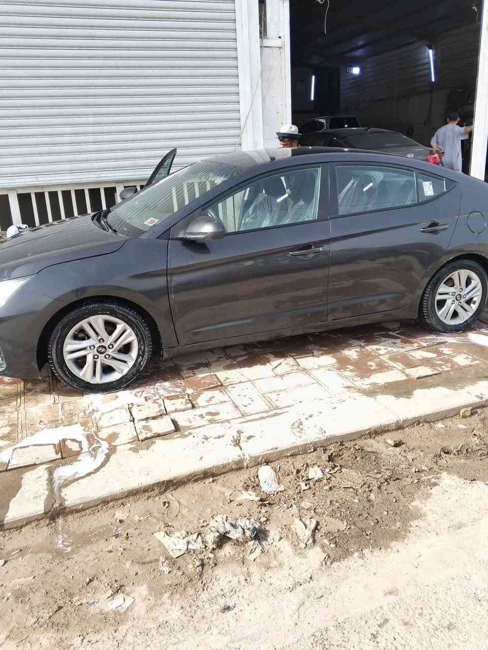 سلام عليكم نترا موديل 20 للون رصاص رمادي ماشية 60 سيارة جديدة بجم كبس حادث جاملغ  وبنيد بدون دواخل سيارة معوقين بعد سنة وتصير حرة شرط وكالة عامة ام صورة الاستفسار ***********
