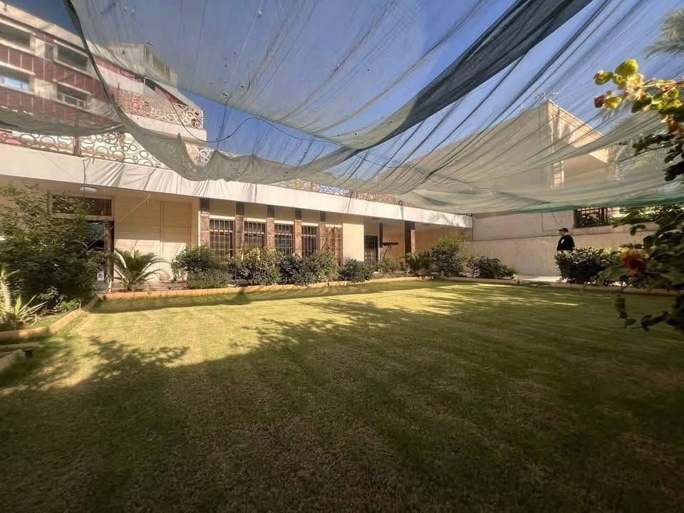 💫دار للإيجار منطقة الجادرية شارع مطعم ازگدينا💫
💫المساحة 650 متر واجهة 20

💫يحتوي على كراجين وحديقة وصالات استقبال عدد 2 و7 غرف نوم و5 حمامات وغرفة حارس ومراقبة كامرات 

💫شارع عريض ومربع سكني

💫***********
💫***********
