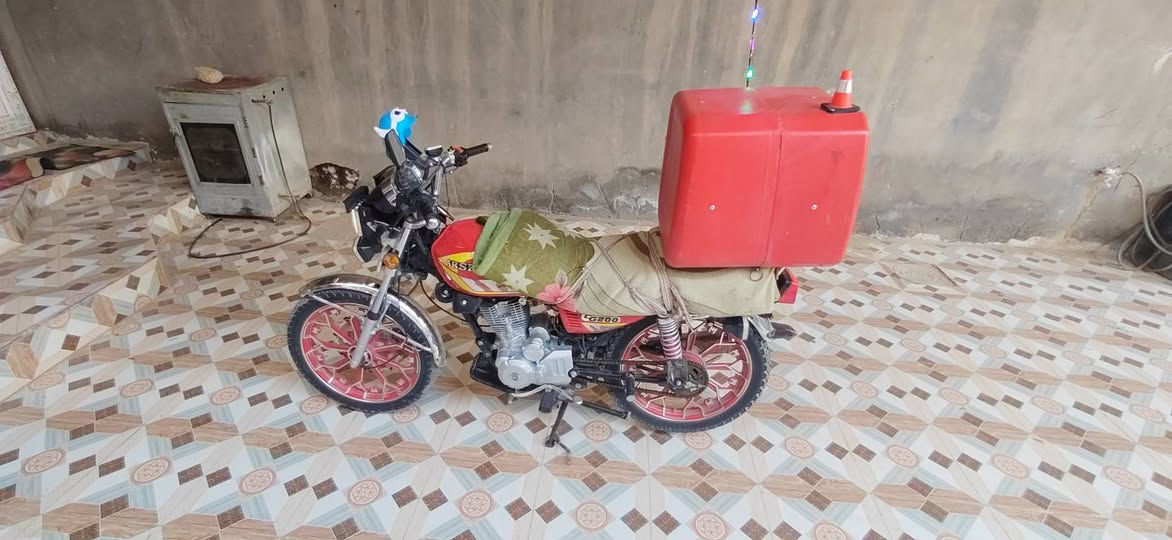 سلام عليكم دراجه سيفان سونك اصوليه للبيع شاصي 17 تعميره 23 مال شركات دراجه فقط مجفته تجفيت اصلي شرط سعره 650 و بيها مجال للشراي يتواصل وياي رقمي *********** (وافق ادمن )
