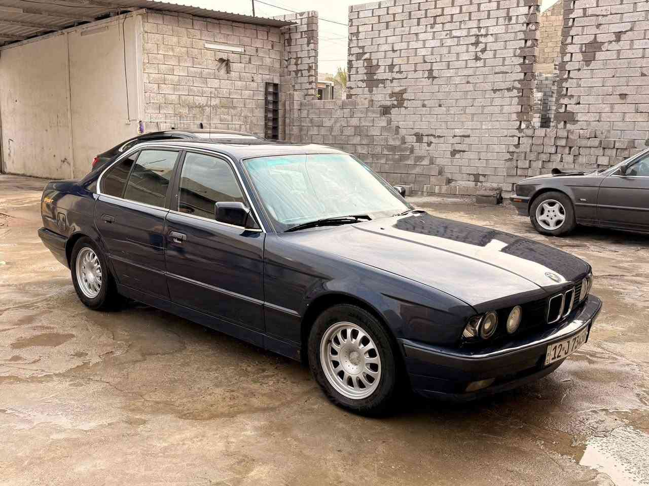 السلام عليكم بي إم للبيع حجم525 تدفئة +تبريد فول توماتيك كلها بلادي كشنات جلد طخم أمامي خلفي جديد مراوس حسب القناعه 
***********
***********
بي واتساب الكورك
