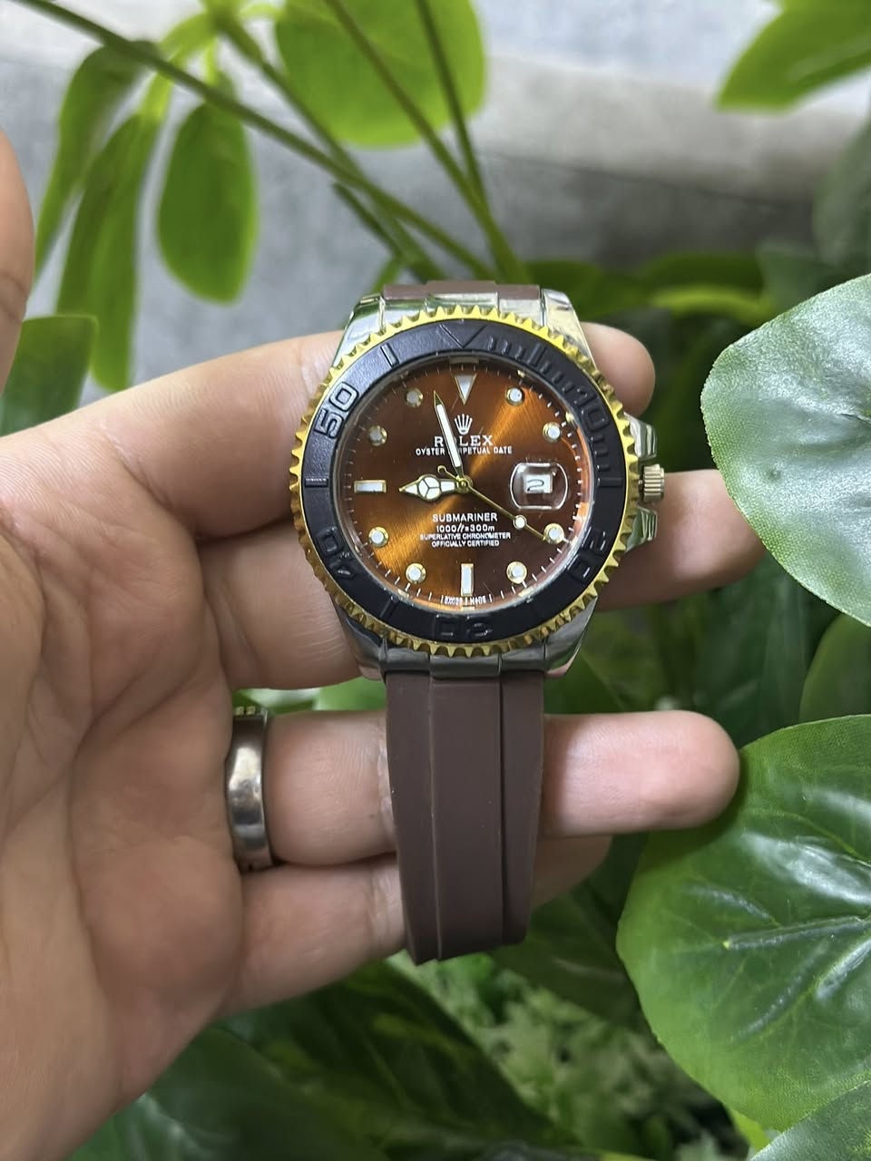 ساعه رولكس امزون سير ربل قفل بحري رنك فرار عداد تاريخي قطعه نظافه تامه وشغاله من كلشي السعر / 12 الف 
يوجد توصيل ***********
