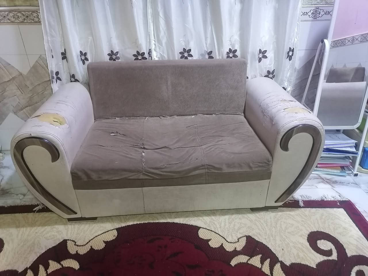 تخم قنفات تركي قوي كلش وثقيل يحتاج دوشمه فقط بدون اي كسر او ضرر ٥ قطع ١٠ مقاعد ب٣٠٠ وبي مجال.
عنواني البصره الزبير
***********
