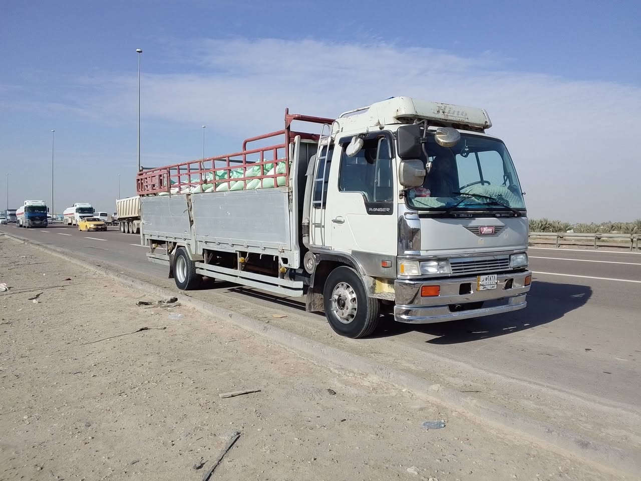 السلام عليكم هينو طيره للبيع مكينه 70عادي لاتنقيص ولا تبخير طول ٦وربع ابلادي سياره مكفوله كفاله عامه سياره جاهزه مكاني كربلاء اطوريج استفسار عل رقم ***********
