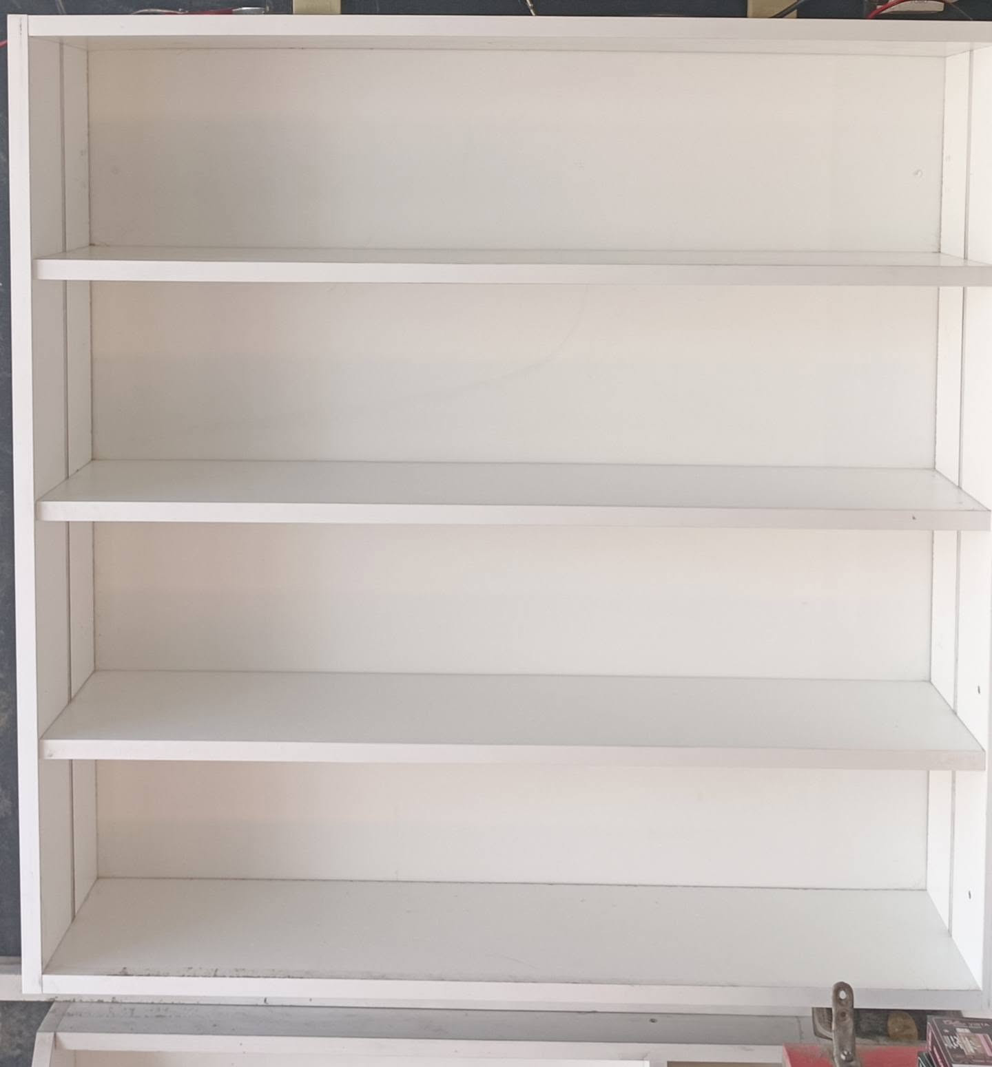 للبيع جديدة بيها انارة بالصفحه خشب قوي  مثل ماموضح بالصورة عرض ٩٠ طول ٩٠ 
سعرها ٧٥ الف مكاني بغداد ابو دشير شارع الضغط 
***********

