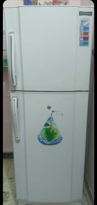 ثلاجه • نضيفه • ما دخلها تصليح