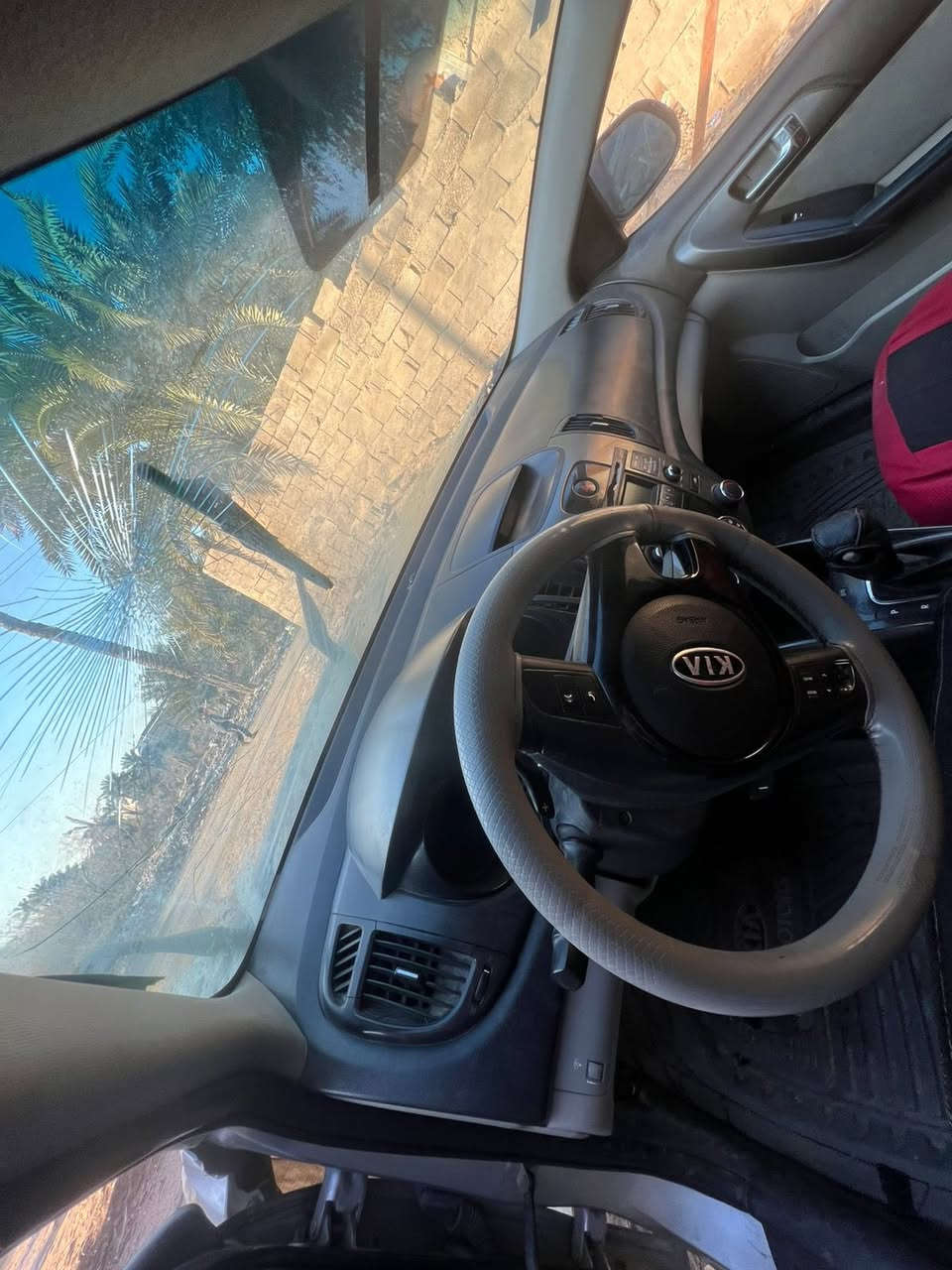 السلام عليكم سيراتو خليجي ٢٠١٣ سياره جانت كفاله بيها بس جاملق او بنيد حالين أبيع على حادثها السياره بسمي رقم بصره الجديد سياره قفل 50 —-***********
