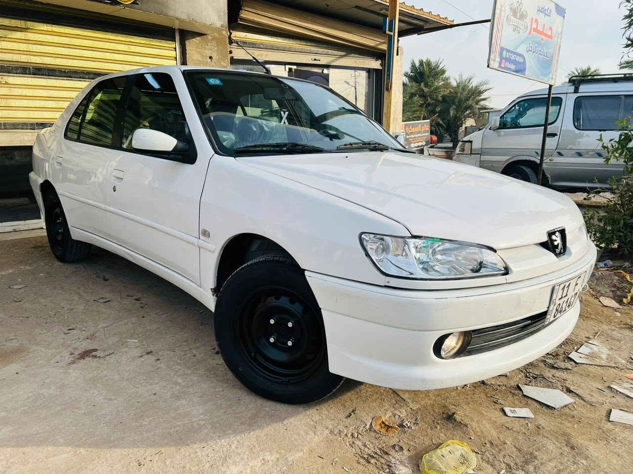 يا الله السلام وعليكم اخوان عندي بيجو 306للبيع 
سيارة جديدة أو حلوة كفالة من الضربة بيهة صبغ بنيد أو نص الجاملغ الامامي شرط الدعاميات بلادية بدون صبغ داخلهة نضيف كير محرك كفالة هزة أو سنوية اورقام جدد أو بسمي تحويل ثاني يوم بيهة نواقص بصيطة ينزلن من سعر السيارة السيارة معروضة 50او بيهة مجال الطيبين مكان السيارة بغداد للاستفسار ***********غير متواجد عل فيس بوك
