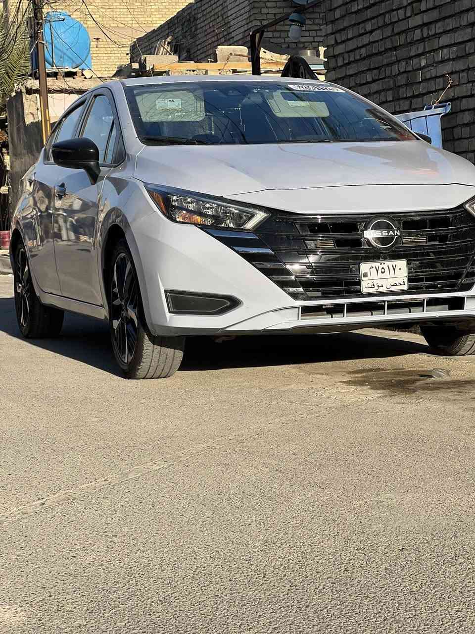 السلام عليكم البيع نيسان فيرسا موديل 2024 فول مواصفات SR حادثها موضح بصور بدون شواصي بدون لغود بدون بدنه فقط تبديل بنيد ودعاميه فقط السياره بسمي اني الي مستوردها سعرها ب112 وبيها مجال بسيط جداً ملاحضه السياره بدون رقم ***********
