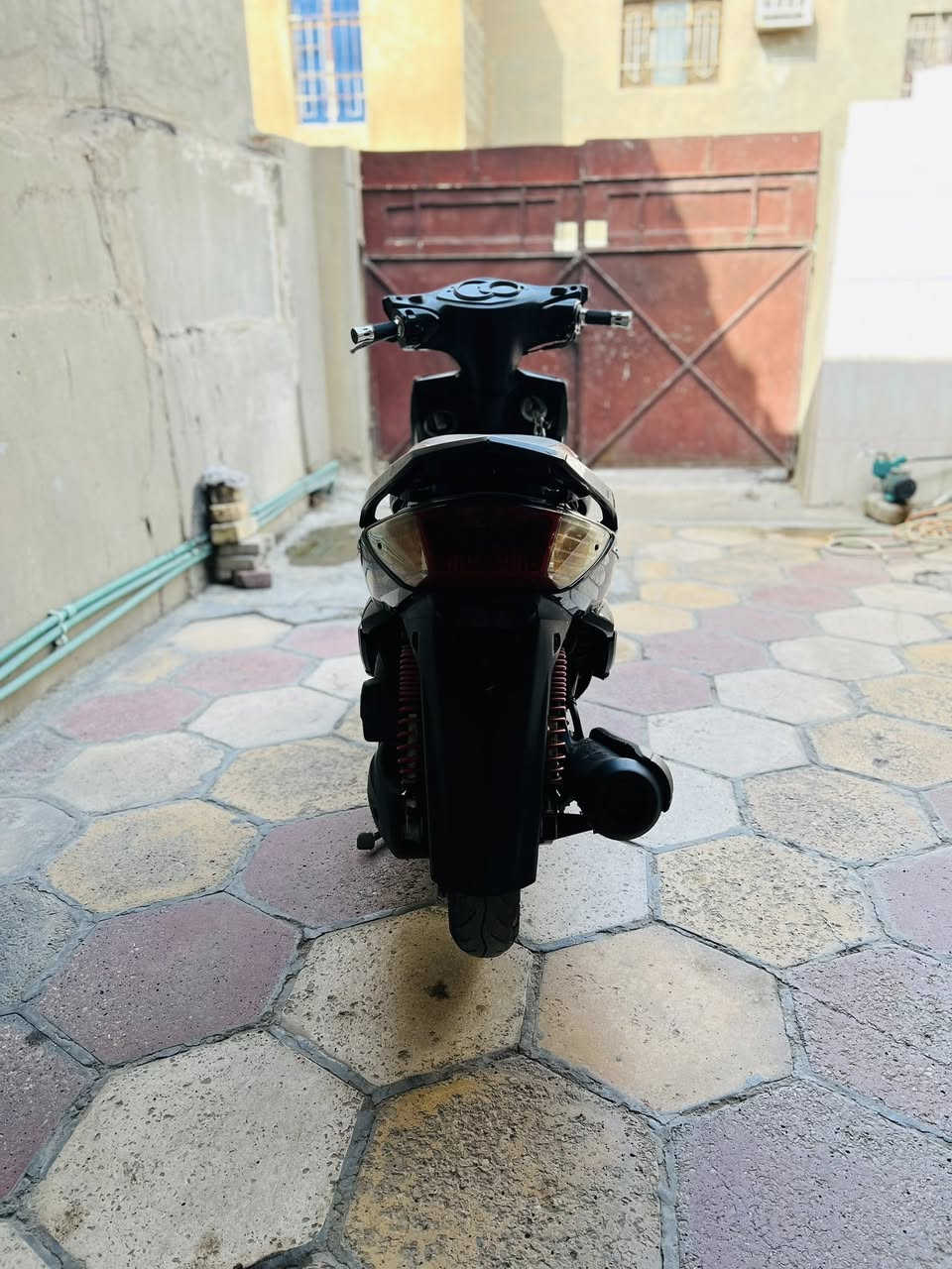 السلام عليكم سكنس فحل نوزل طلاعات 2012 كفاله عامه مرتب ونضيف الـسعر900 مكان جسر ديالى القديم :- رقمي ***********
