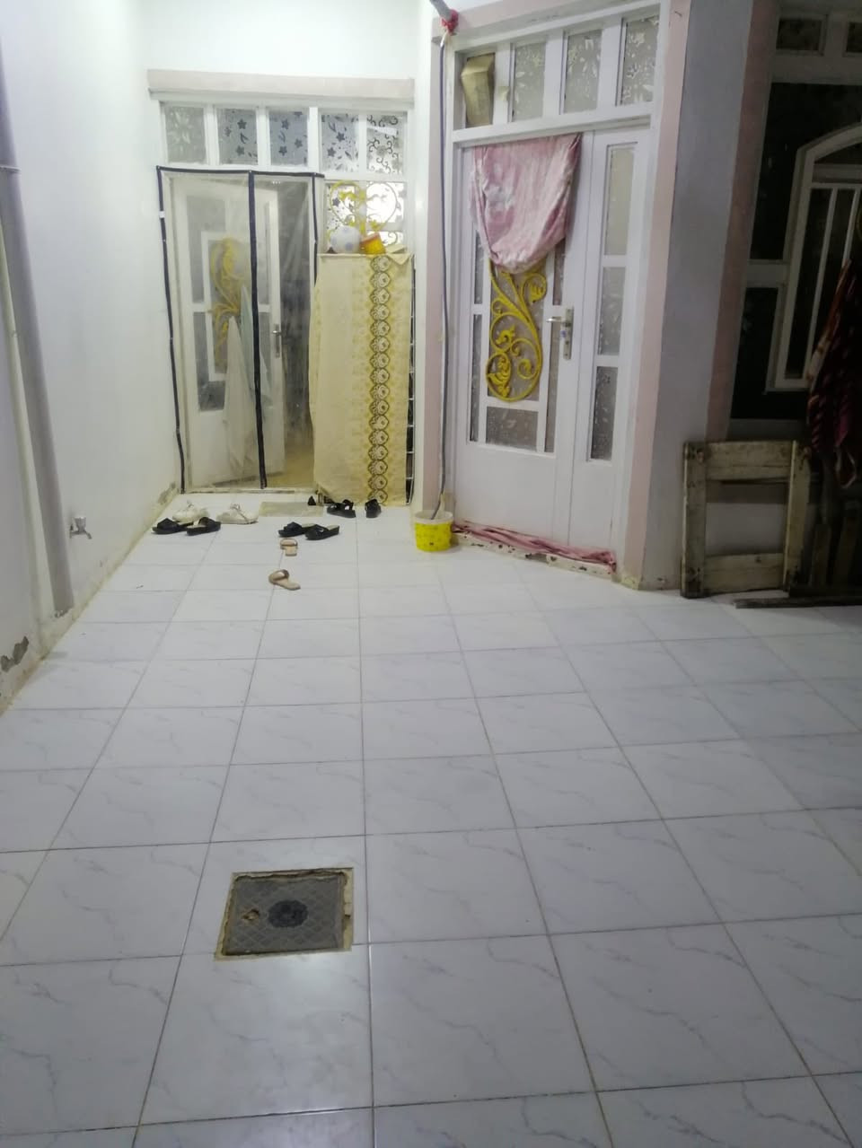 دار للبيع 🏠
مساحته البيت /100 م 
يحتوي البيت على / غرفه صاله استقبال مطبخ والطابق الثاني غرفه
العنوان 📍/ النجف البراكيه يم شارع المطار القديم قرب مدرسة علي الرماحي 
للاستفسار والتواصل 📞
***********
