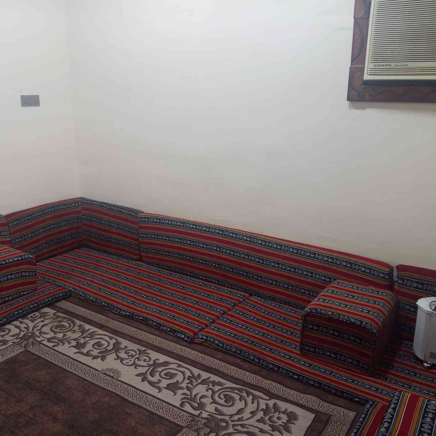 جلسه عربيه ١٧ متر عرض دوشك متر وطول مترتين نضيف كويتي دوانين هنه سعر ٥٠٠ وبيهن مجال الستفسار على رقم  770 736 9756 المكان ابو الخصيب


**إذا كنت صاحب هذا الإعلان وتريد حذفه لأي سبب، رجاءا أرسل رسالة إلى الدعم الفني**