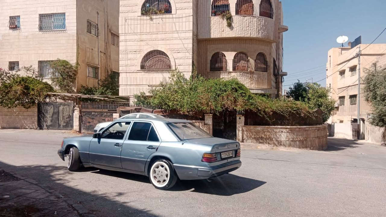 بسم الله الرحمن الرحيم سياره للبيع مرسيدس بطه لون ازرق سماوي موتور 2000 اسود جير عادي موتور وجير عالفحص مرخصه ومؤمنه كونديشن سانتالوك باور ستيرنج قزاز عالكهرباء جنط المنيوم مميز كهربائيات كل شيء فيها شغال مشيتها حلوه سياره بالصلاه على النبي والله يبارك لصاحب النصيب وسعر 1850 قابل للتفاوض بشيء بسيط العنوان الرصيفه اي استفسار ثاني على الرقم0788489272


**إذا كنت صاحب هذا الإعلان وتريد حذفه لأي سبب، رجاءا أرسل رسالة إلى الدعم الفني**