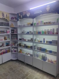 رفوف للبيع  العدد7استخدام قليل 07703919713