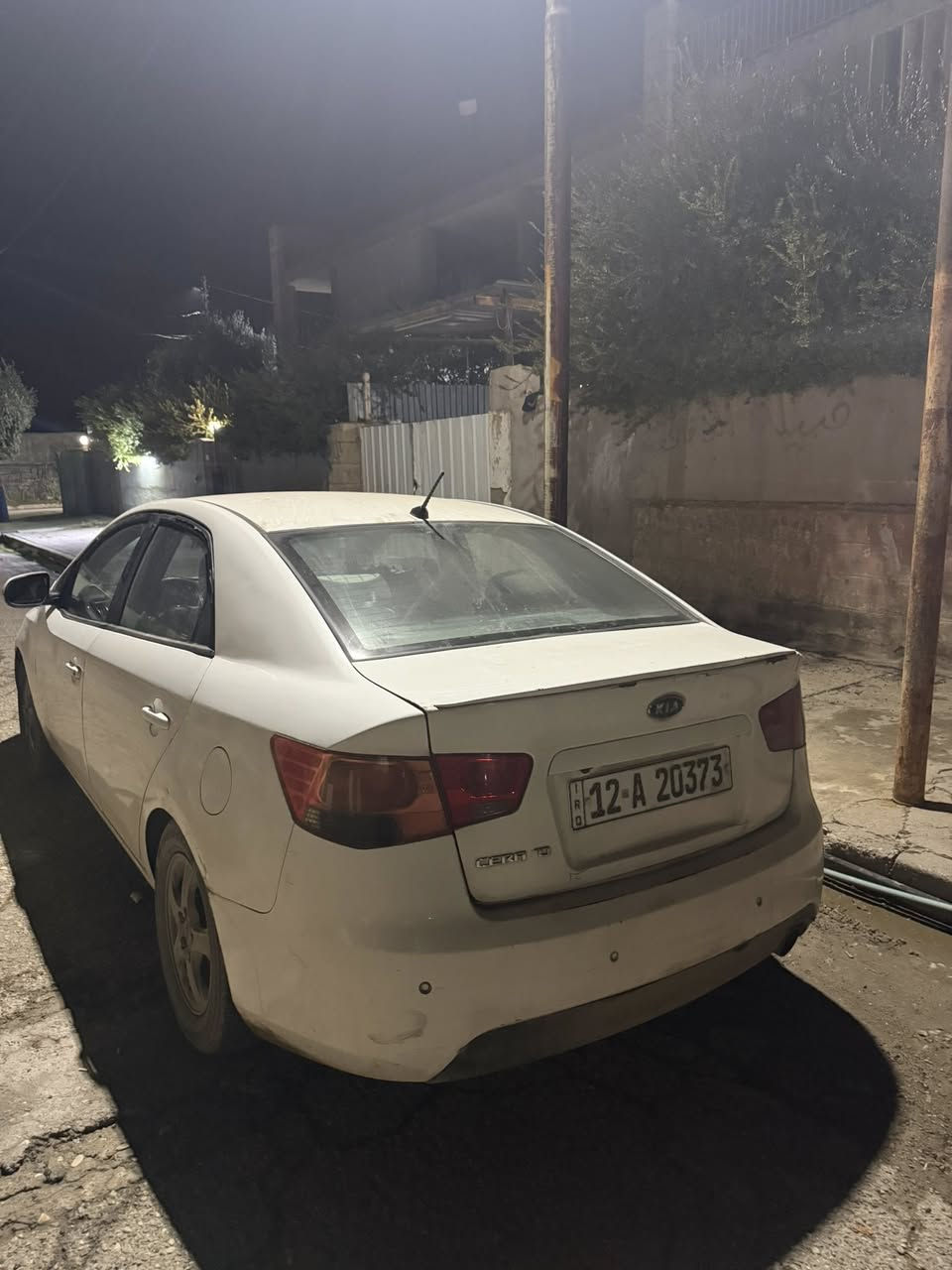 كيا سيراتو 2011 
كير اوتماتيك 6 نمر شرط 
مكينه 16 دوش شرط
رقم نينوى جديد هزه جديده 
صبغ عام ضرر تحرير شرط بدون دواخل وبدون ضربه 
طخم تايات جديد ويل كب بيها باتري جديد 
منضومه زينون بيها 
مكاني موصل 
*********** 
***********
سعرها 86 بيها مجال قليل
