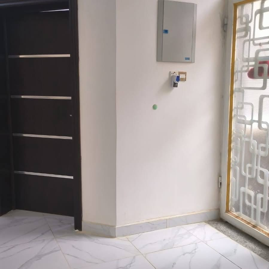 #مكتب_ظلال الرافدين
للبيع للبيع بيت طابو زراعي اسهم في منطقه سيد علاوي قريب على المضخه  يحتوي / ٢غرفه/براني / مطبخ /حمامات خارجيه وداخليه/ بناء حديث

المساحه ٢٠٠

مكتب ظلال الرافدين 
بيع وشراء كافة العقارات من ابنية سكنية وتجارية ومنازل ومحلات وقطع الاراضي ..ملاحظه_لعرض عقارك ماعليك اله مراسله الصفحه 
للتواصل والاستفسار اكثر الاتصال على الارقام التاليه  ***********
*********** وتساب
أو زيارة المكتب في العنوان التالي السماوة 
[مقابيل مصرف لدم مجاور متنزه حي الجمهوري
