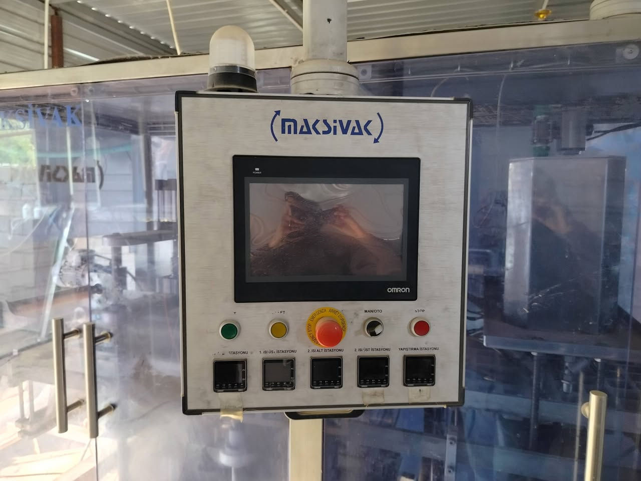 السلام عليكم
معمل انتاج مياه كاسات متكامل وجاهز نوع ماكسيفاك تركي موديل 2020 
للاستفسار الاتصال على الارقام
***********
***********
