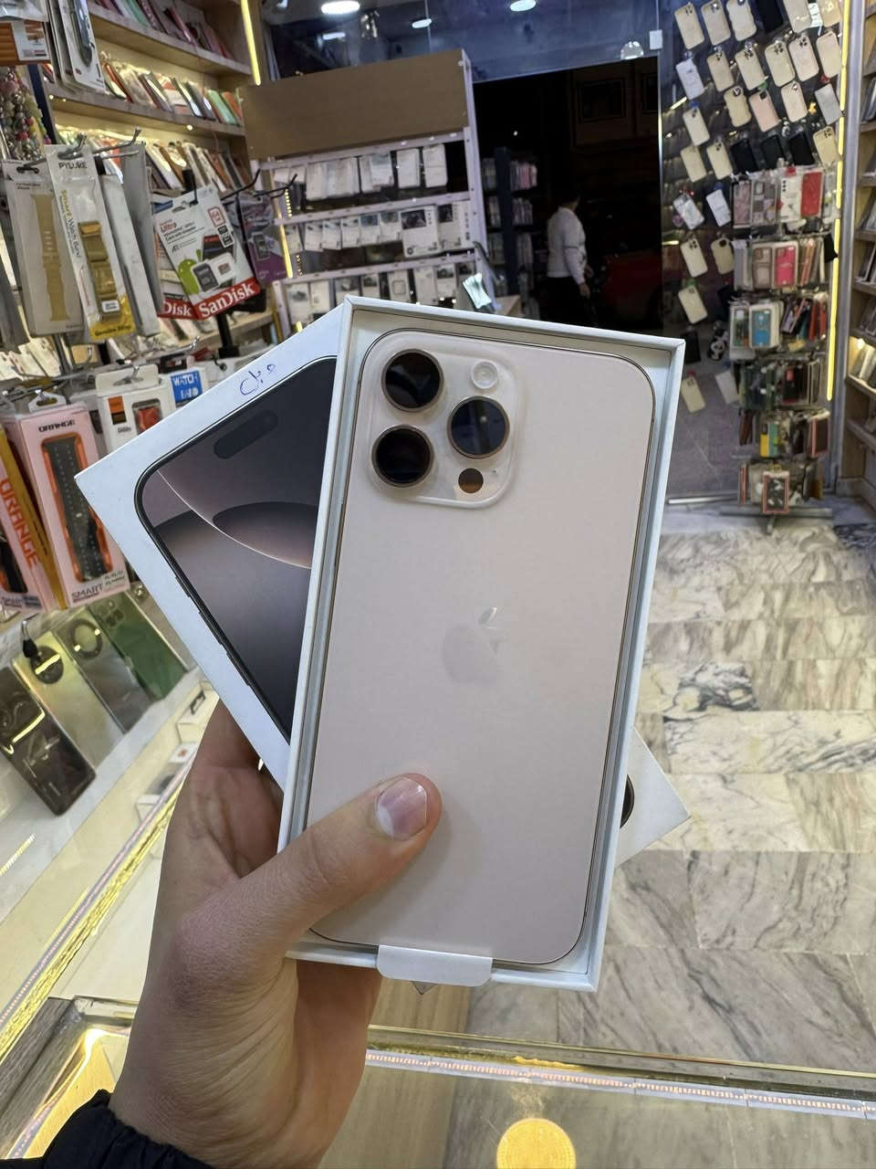 ايفون 16 بروماكس ذاكرة 256 بطارية 100% دبل شريحة دبل مشحون 92 مرة سعر مليون و400 الف عنوان بغداد سيدية ***********
