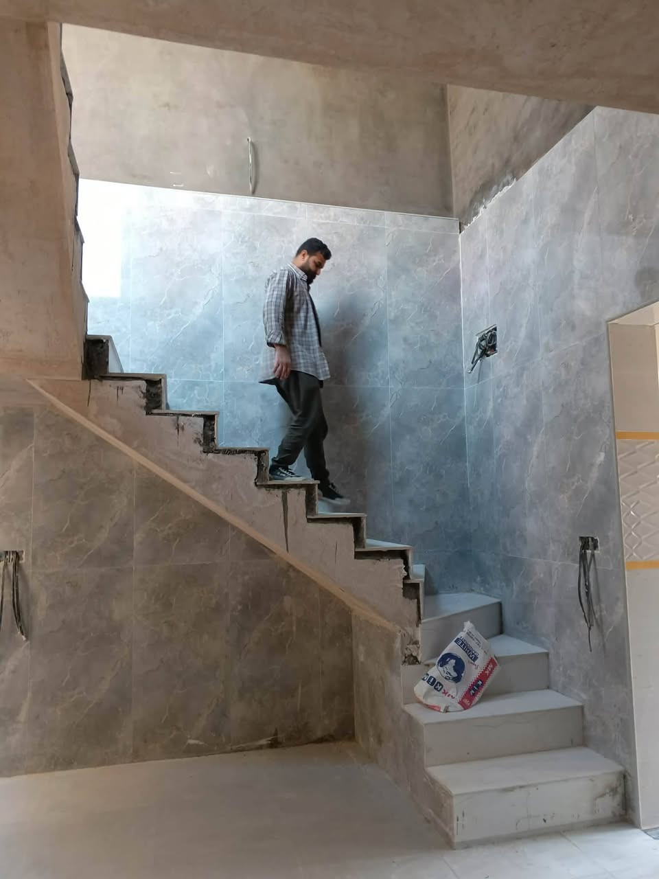 سلام عليكم خلفه سيراميك بورسلين مرمر جداري أرضي درجه اولى مكان نجف رقمي للتواصل ***********
