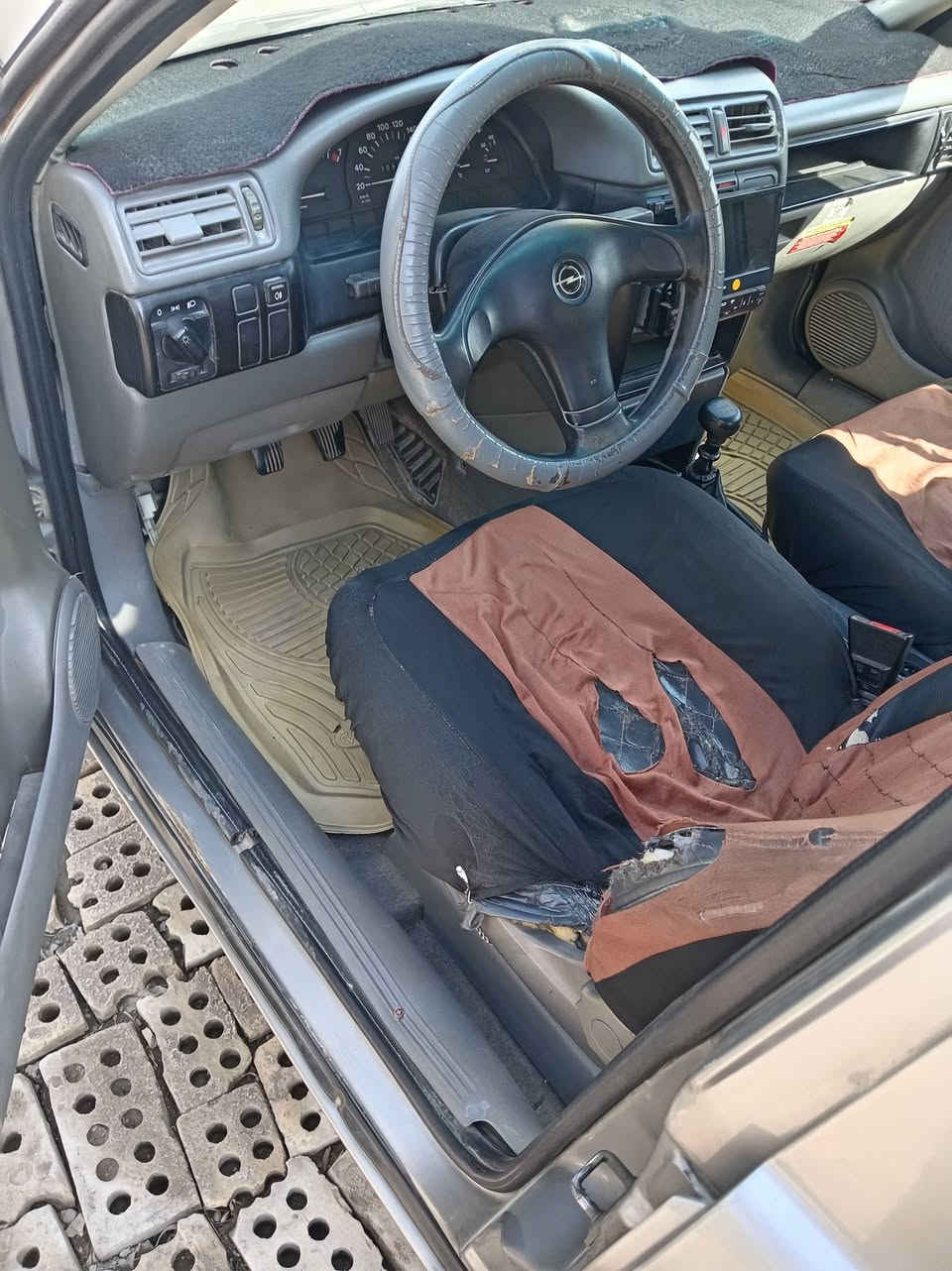 سيارة للبيع اوبل فكترة موديل ١٩٩٣ محرك ٢٠٠٠ كير عادي بأسمي تحويل ثاني يوم رقم انبار انكليزي
العنوان بغداد/ حي الخضراء
السعر ٤٠ ورقه وبيها مجال.
التواصل على الرقم حصرآ
***********
