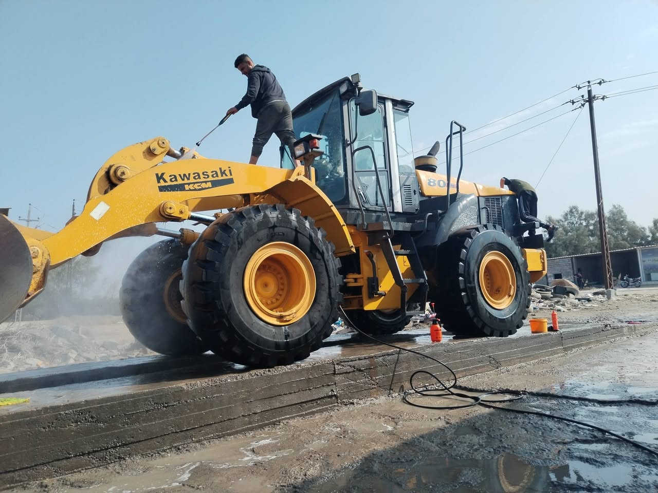 السلام عليكم شفل زت سفن دخول جديد حجم 80 مكينه ازوزه حجم 350 مكينه مكفوله مراوس عادي بسياره اتصال *********** او ***********
