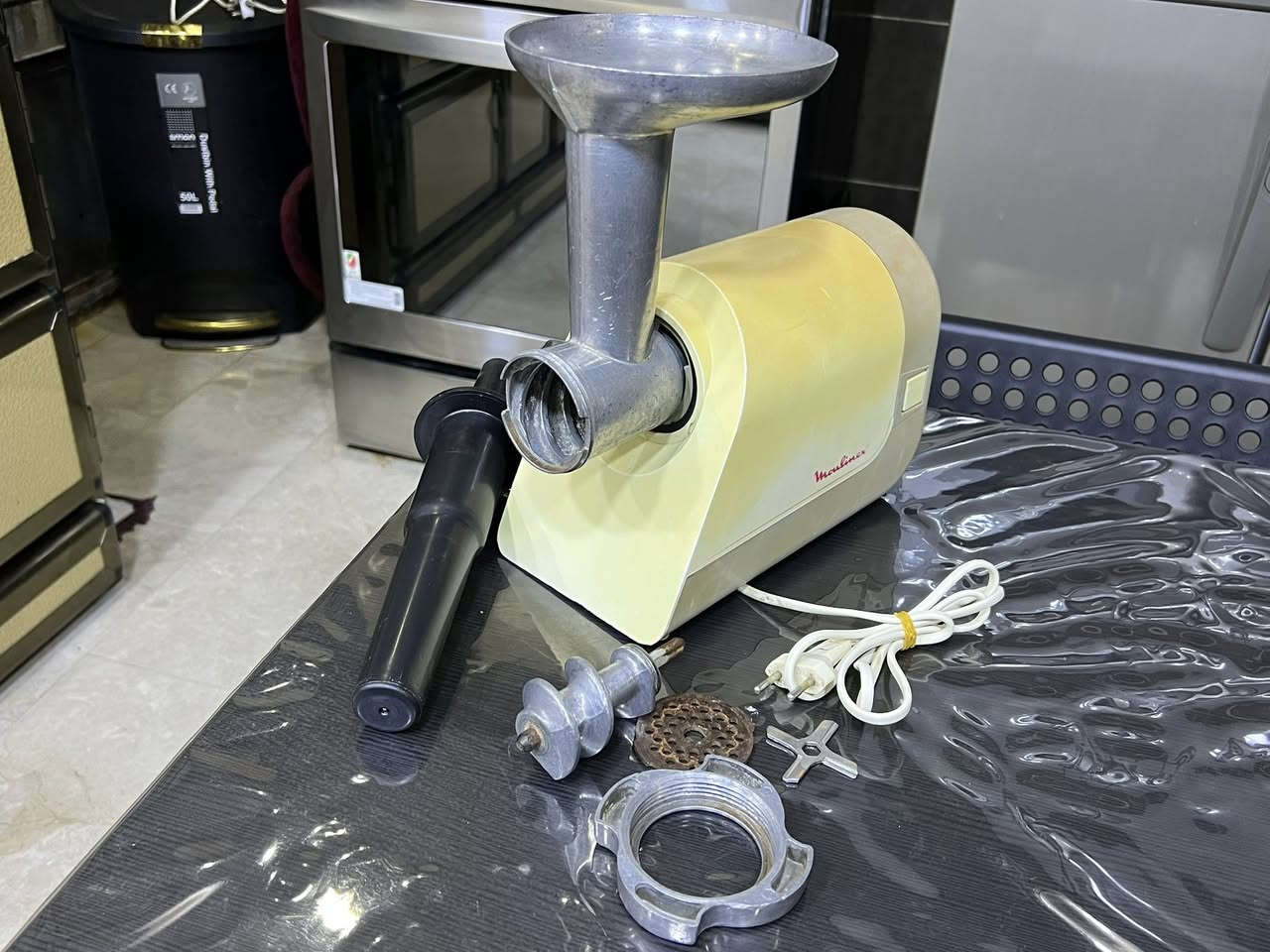 مثرامة لحم
فرنسيه 
مونلكس 
استيراد الشركة العامه للاسواق المركزيه 
في الثمانينات


**إذا كنت صاحب هذا الإعلان وتريد حذفه لأي سبب، رجاءا أرسل رسالة إلى الدعم الفني**