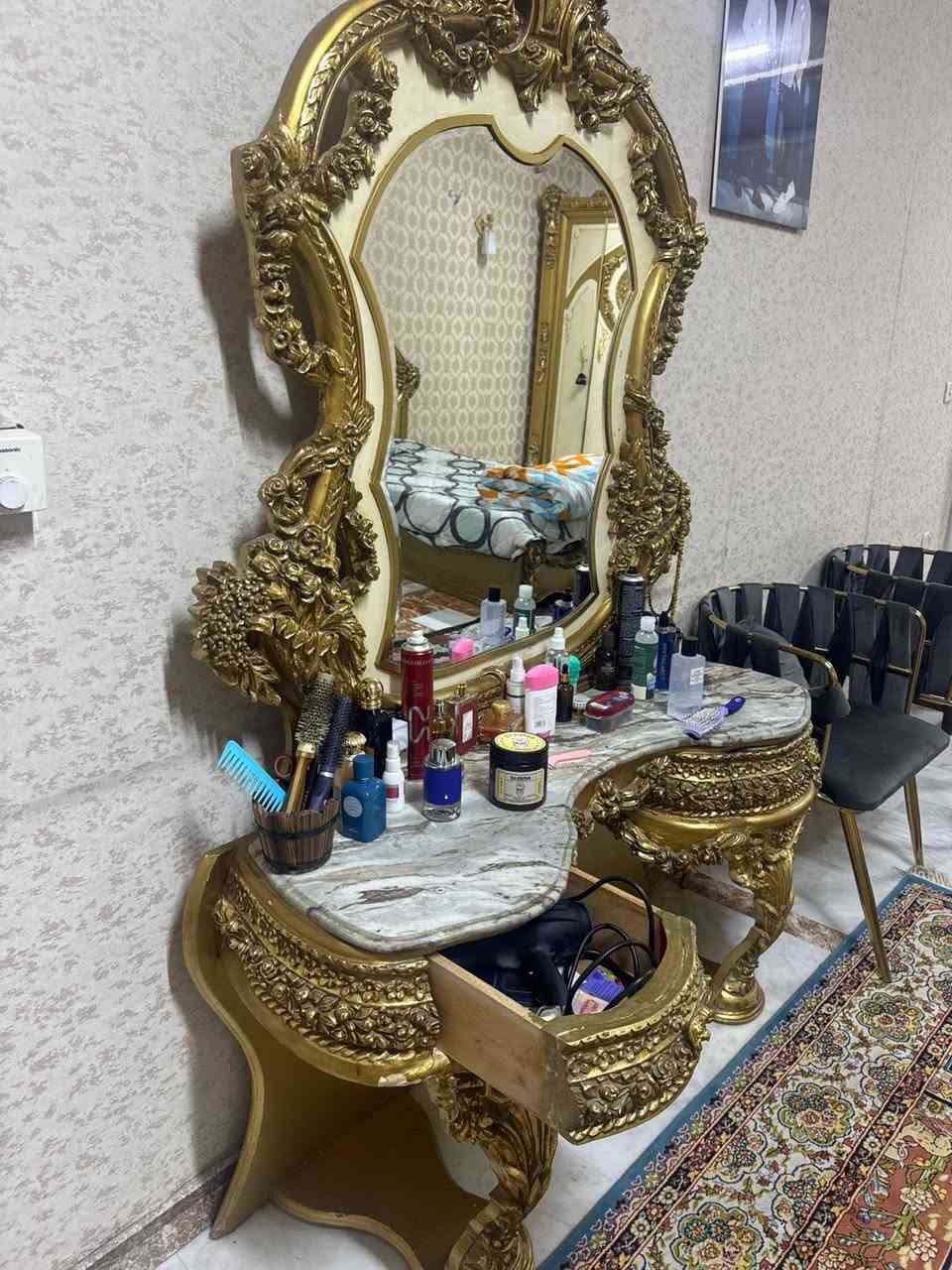 غرف نوم مصريه جاهزه مكانه المنصور لبيع ***********
