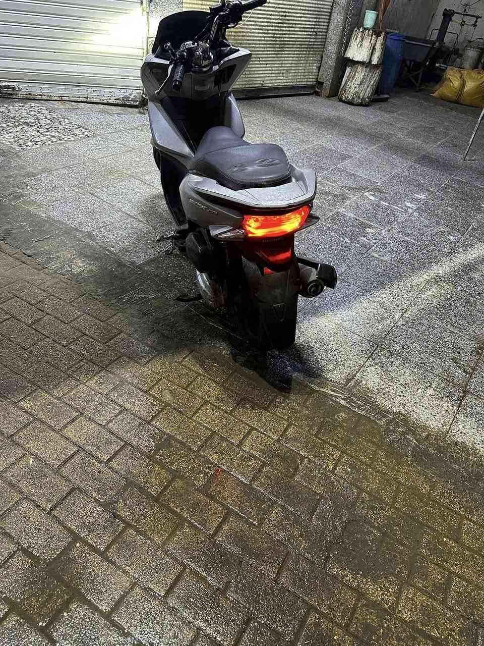 سلام عليكم
بيسي اكس جيل الثاني صارلها 3اشهر نازله رمبه الدراجه بيها يدات هيتر +سستم سماعات داخل الصندوك + دبلات نيكل اصلي +مرايات نيكل اصلي الدراجه خذتها من الرمبه ماشيا 60الف بس اكو غلط بلعداد لان الله شاهد الداجه ناعمه ونضيفه وبلعافيه ع ياخذها  الداجه فقط صفحه البيها بيها شخوط قليله ولستان مكسور ولجوزه مكسوره شقه صحبان وكسروها فقط لا غير تجي تفحص الدراجه وتشوفها متواجد فقط واتساب رقمي ***********
