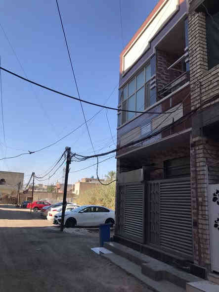 السلام عليكم دار للبيع مساحة ٧٥ متر واجهه ٤.٦٠ نزال ١٦.٣٥ بناء ٢٠٢٥ زراعي الصليخ خلف جامع الشهيد صبري قريب على السوك وجميع الخدمات مساحات واسعة لركن السيارة يحتوي على ٣ غرف نوم ٢ حمام ارضيه مرمر واجهه سيراميك داخل اغلبه سيراميك فرع هادئ سعر ٢٢٥ اني صاحب الدار *********** او مراسلتي على الواتساب على الرقم ***********
