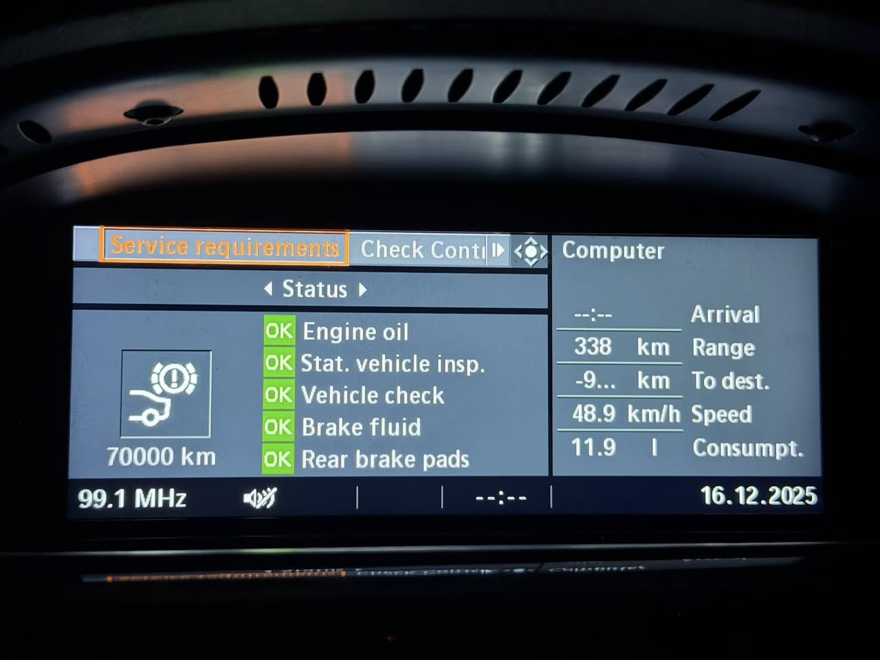 السلام عليكم  BMW 335 e90 2008 االسياره كامله بدون نقوصات ابد مكينه وكير كفاله المكينه 6 خطي  توين تيربو   
   شاشه كار بلي اصليه
وبردات 
كاميرا خلفيه 
مري. قلاب
تدعم ال Comfort Key
سنويه ورقم جدد السياره ب أسمي  
ومسوي عليها ادامه اكثر من 5 ملاين   وحاليا بدون نقص  ترايك وين متريد
ابيعها لان بالي اخذ سياره عائليه فقط والا مستحيل ابيعها لان ماشاءالله على قوتها رهيبه 
مكان السياره بغداد زيونه 
125 ورقه. وبيها مجال حك جيتك 
***********
