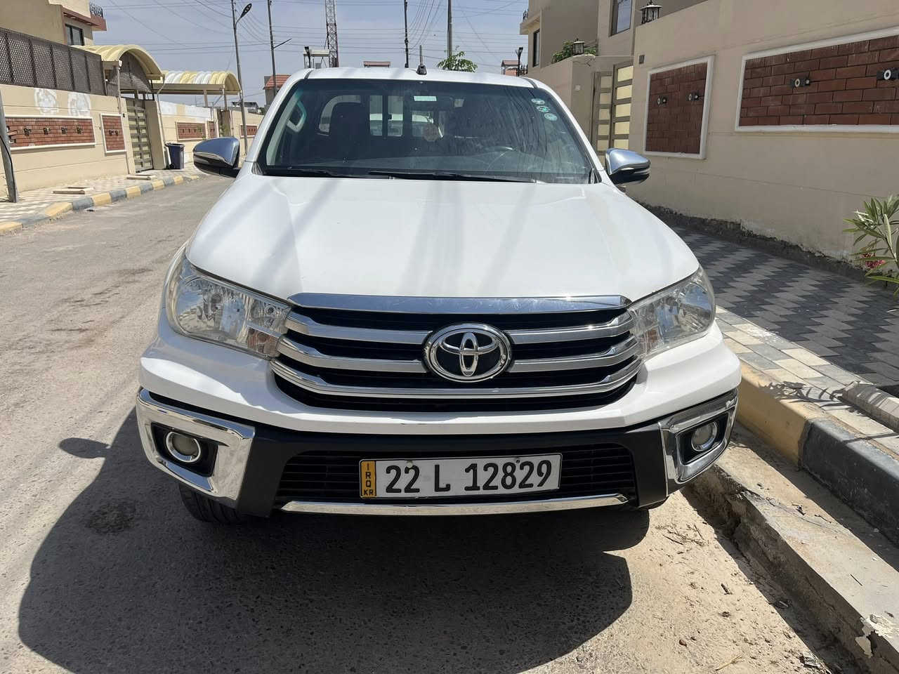 هايلوكس ١٩ فور ويل مكفولة من الصبغ والبارد  مكانها بغداد *********** السعر ٢٧٠٠٠$
