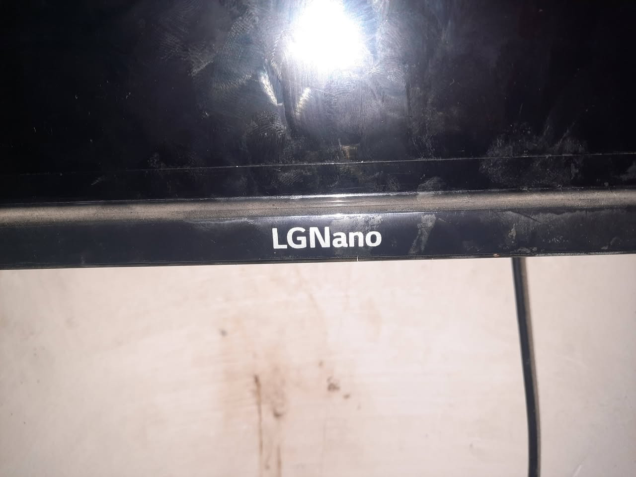 عندي شاشات اللازمه العدد اثنين للبيع وحده حجمها 42 والثانيه حجمها 32 نضيفات ماداخلات تصليح ابد على الفحص تاخذهون على الفحص للاستفسار الاتصال على الرقم ***********
