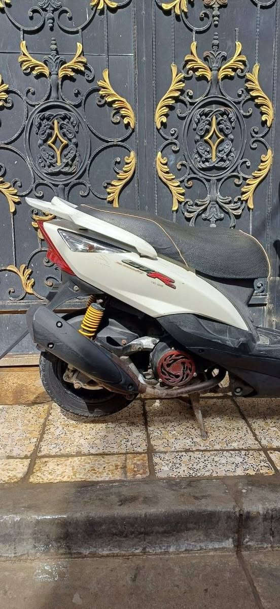 السلام عليكم
دراجة ثعلب  للبيع 
الدراجة نوزل موديل 2007
صار شهرين نازلة من الرمبة 
مكفولة كفالة عامة
 كڤرات + سوادات ختم واحد 
كلجات وصالنصة رياضي مال رمبة
مكفولة من التاير للتاير
دراجة شلعة و معدل خير من الله
ترايك وين ميعجبك 
اوراقها كاملة و اصولية 
شرط اتكاتبلك عليها
للتواصل *********** .  *********** 
 سعره 900 الف و بيها مجال 
مكاني بغداد. بغداد الجديدة
