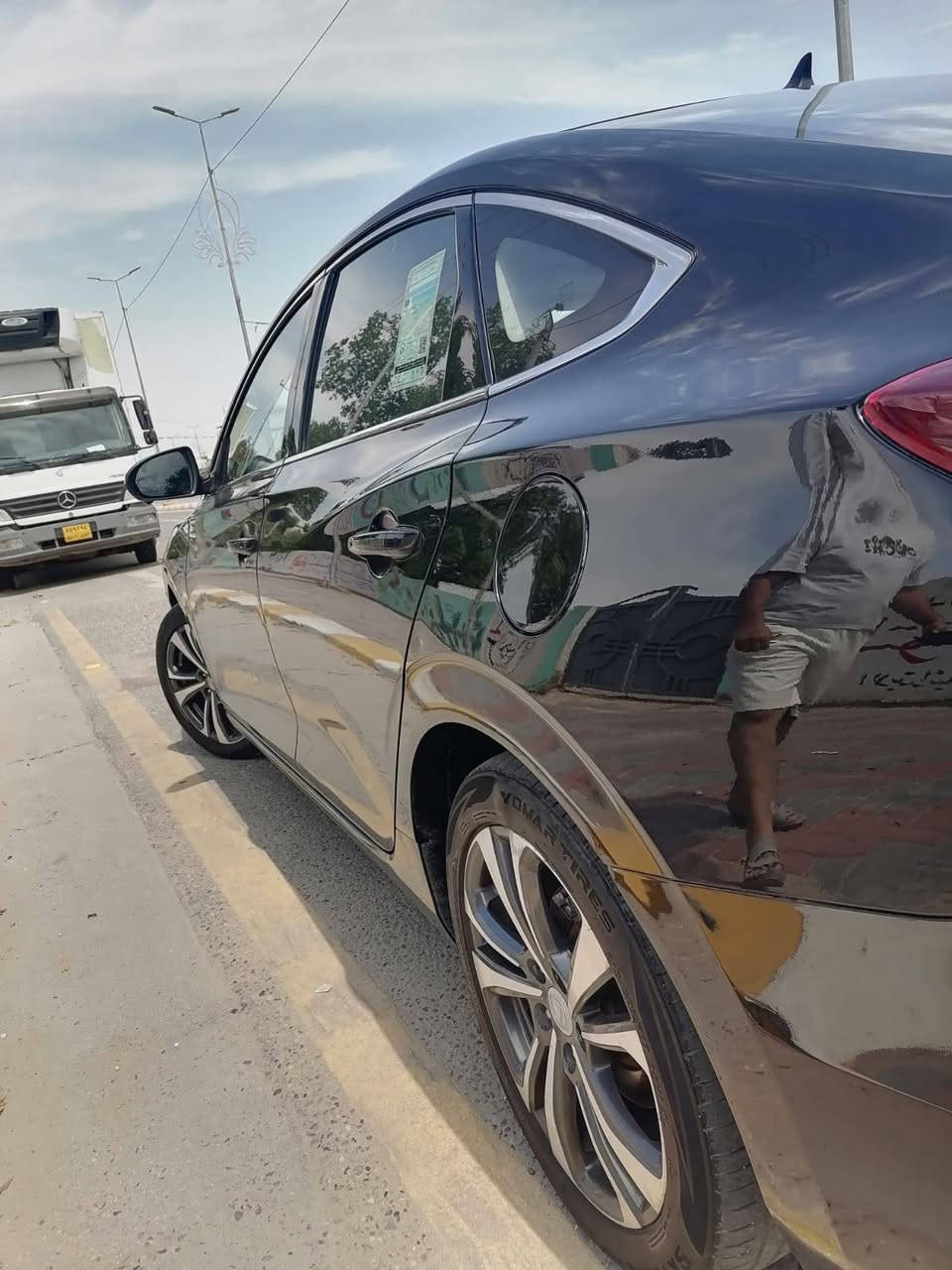 شانجان ايدو بلص موديل 22 فول مواصفات
ماشيه ٨٠ الف 
لون اسود عليها نانو سيراميك ومسويلها منضومه لد داخليه جميع الالوان 
المواصفات 
● محرك 1400 تيربو تمشي على البانزين العادي 

● بانوراما 
● ٤ كاميرات محيطيه 360 درجه 
● كشنات جلد لون احمر كهربائيه بيها نضام تبريد 
● تشغيل عن بعد 
● 3 انضمه قياده ايكو / سبورت / نورمال 
● توقف ذاتي 
للامانه / السياره بيها شويه صبغ بالباب الخلفي الي عكس السايق مامبين نهائيا 

مكاني بغداد الراشديه 
***********

السعر 115 وبيها مجال
