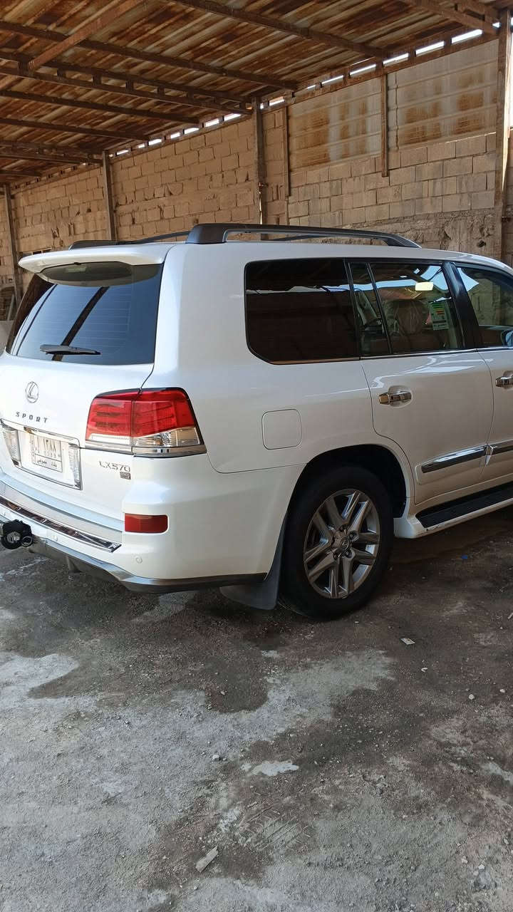 للبيع لكزس 570جاهزه رقم بغداد مميز فول مواصفات بريميه وتحويل اهنابالبصره راعيها كيرمحرك شرط بيها صبغ جاملغ ونص البنيدفقط جوبلس شغال تبريدثلج بيع اومراوس بتاهو اولاندكروز حديث***********مكان البصره
