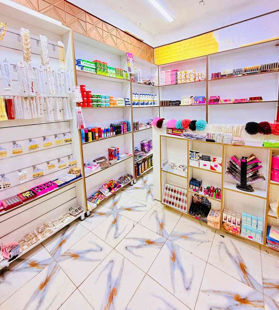 الجديد وصل! 🔥 كوزمتك محمد البديري 
​لكل محبي التميز، وصلت الوجبة الجديدة من (المكياج، العطور، وأجهزة العناية). لا تقبلوا بالتقليد، واختاروا الأفضل دائماً من مكانكم الموثوق.
​📌 زورونا الآن في موقعنا:
📍 الحمزة الغربي – شارع زيد وأيهم – قرب عارضة بيت نصيف (عارضة المواكب).
نحن بانتظاركم


**إذا كنت صاحب هذا الإعلان وتريد حذفه لأي سبب، رجاءا أرسل رسالة إلى الدعم الفني**