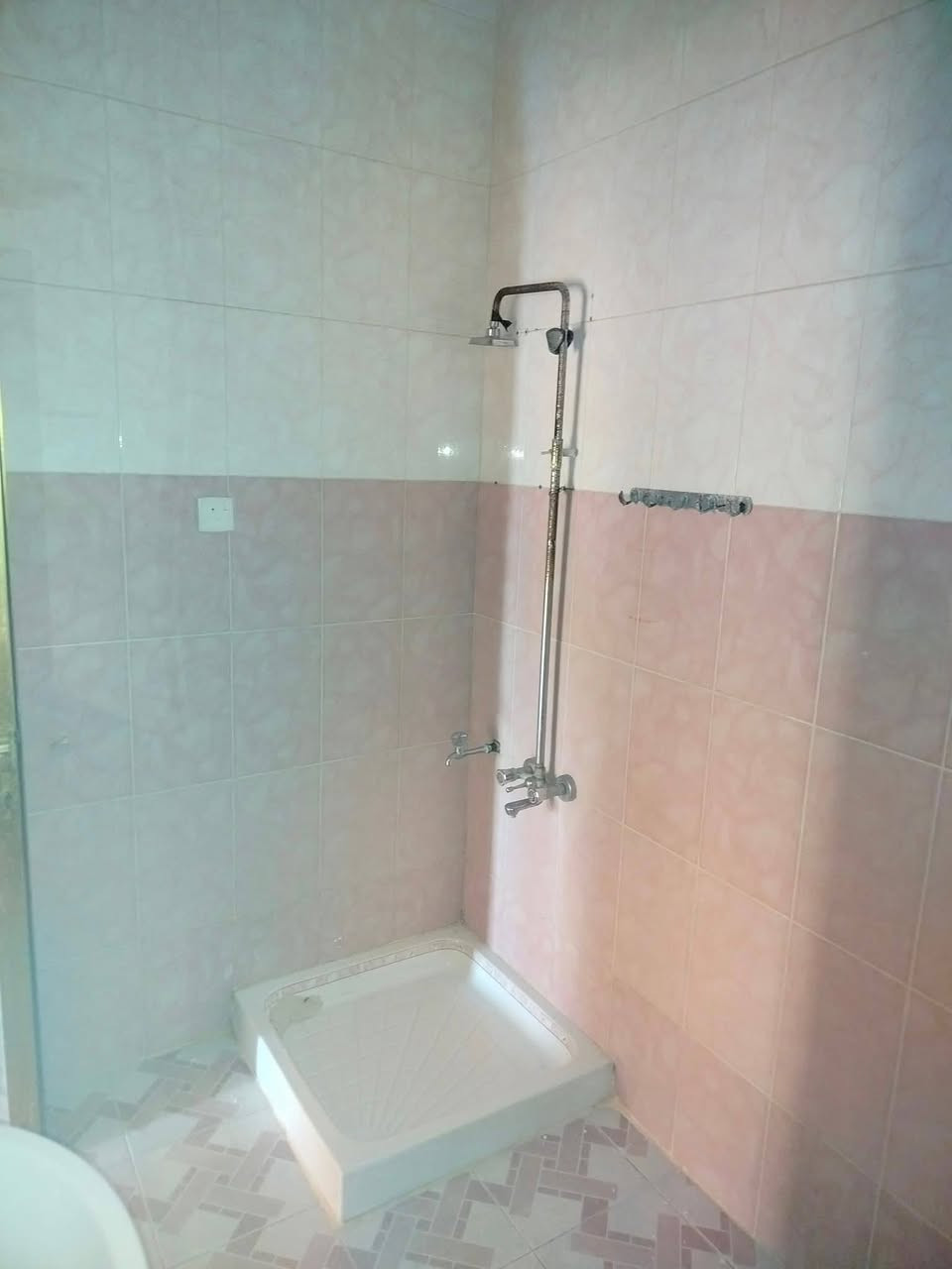 شقه للأيجار في حي الخضراء طابق أول بناء حديث تحتوي على 

2 غرف منام صاله استقبال مطبخ صحيات 

للأستفسار اكثر يرجى الأتصال على الأرقام التاليه 

***********
*********** واتساب 

كما نستقبل جميع طلباتكم وعروضكم التجاريه والعقاريه
