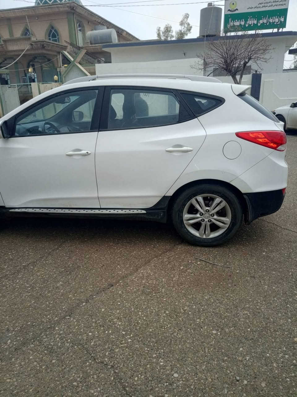 سلام وعلیکم تۆکسۆن 2013 یەک چاملغی سەکن بۆیاغە مەکینەی کراوەتەوە بەس جوان  چاکراوەتەوە سەنەوی تا 2028 تازەیە نرخی 142 وەرەقەیە معامەلە ژمارەی تەلەفۆن ***********
