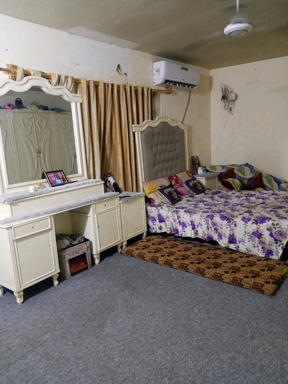 بيت طابو صرف 200 متر العنوان 
كربلاء حي القادسيه البيت بي 3 غرف وصاله ومطبخ واستقبال وصيحات 2 كافه الخدمات 
اخوان كافه الخدمات موجوده مدراس يمك ع شارع سيارت الولايه ع الشارع البيت سادس بين ع الشارع مدرس يمك مستشفى التركي تبعد عنك كيلو 
لاستفسار ***********