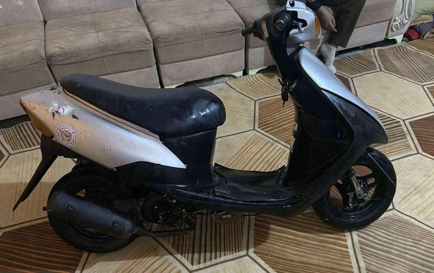 للبيع ٱو مرٱوس 
دراجه ساسوكي 60دراجة كفالة مكينة مامفتوحةة ونضيفه كهربائيٱت شغاله دراجه شغاله سلف هندر بس تحتٱج باتري فقط فقط دراجة اني جنإيهٱ شلعه تخبل دراجة خرسة ومرتبة مكان محمودية سعر 125وبيهٱ مجإل بسيط رقم ***********بي واتساب او تصال وشراي يدلل خاص
